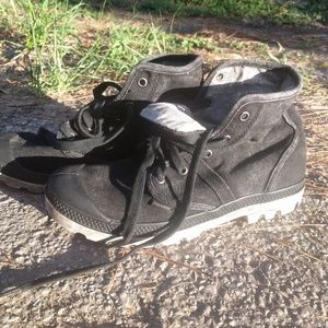 Brand New Palladium women's size 10 hi top canvas